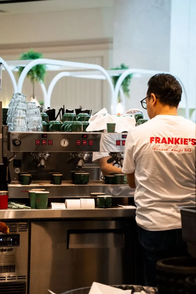 Pulling espresso